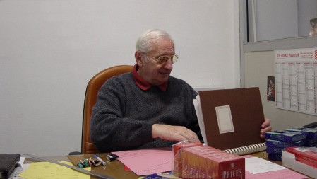 ritratto di Luigi Valsecchi alla sua scrivania